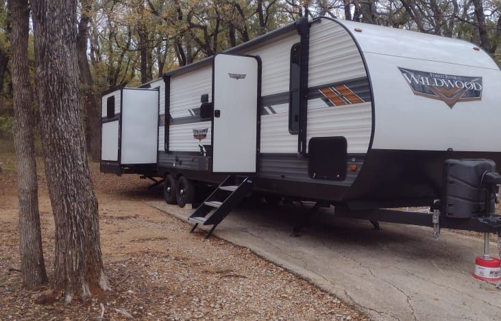 2023 Wildwood 37 Ft Travel Trailer ARLINGTON TX